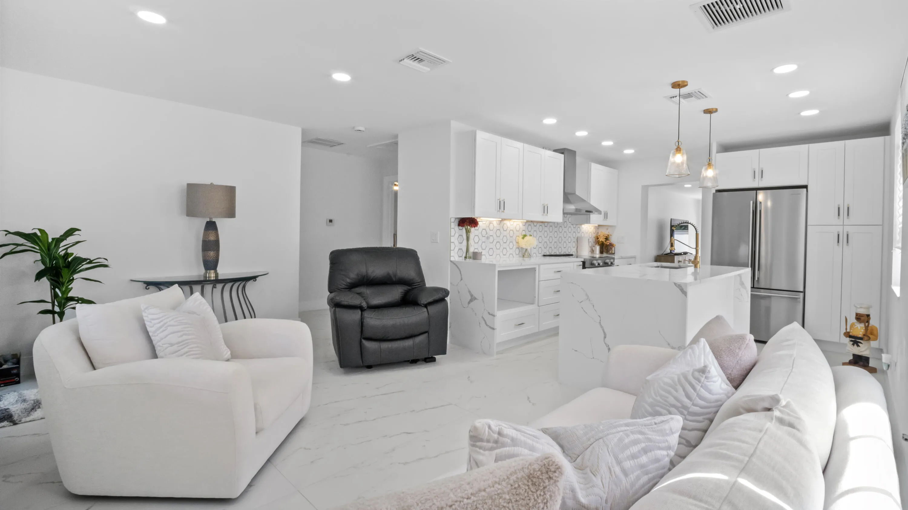 625 W 2nd St (17)