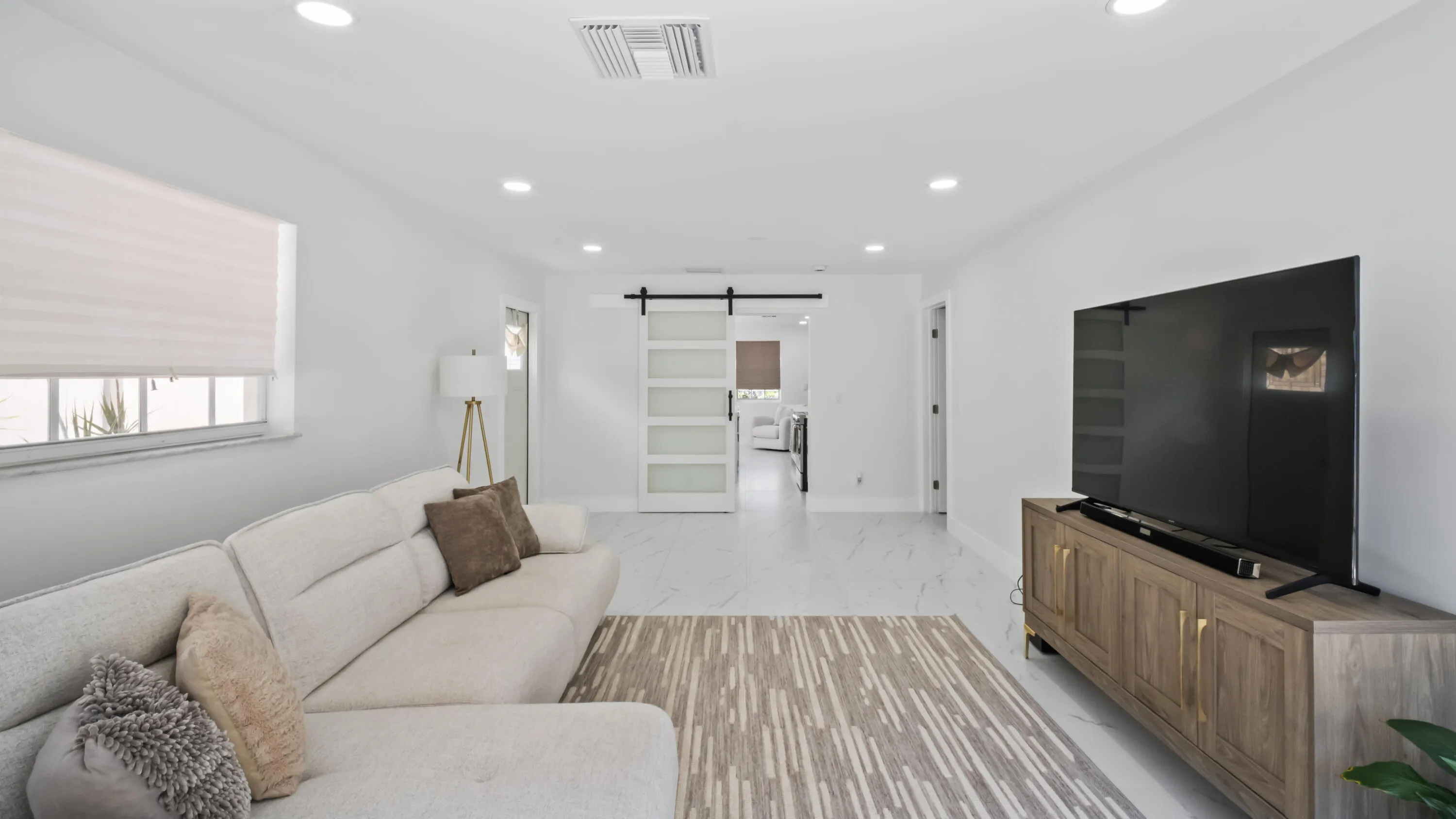 625 W 2nd St (1)