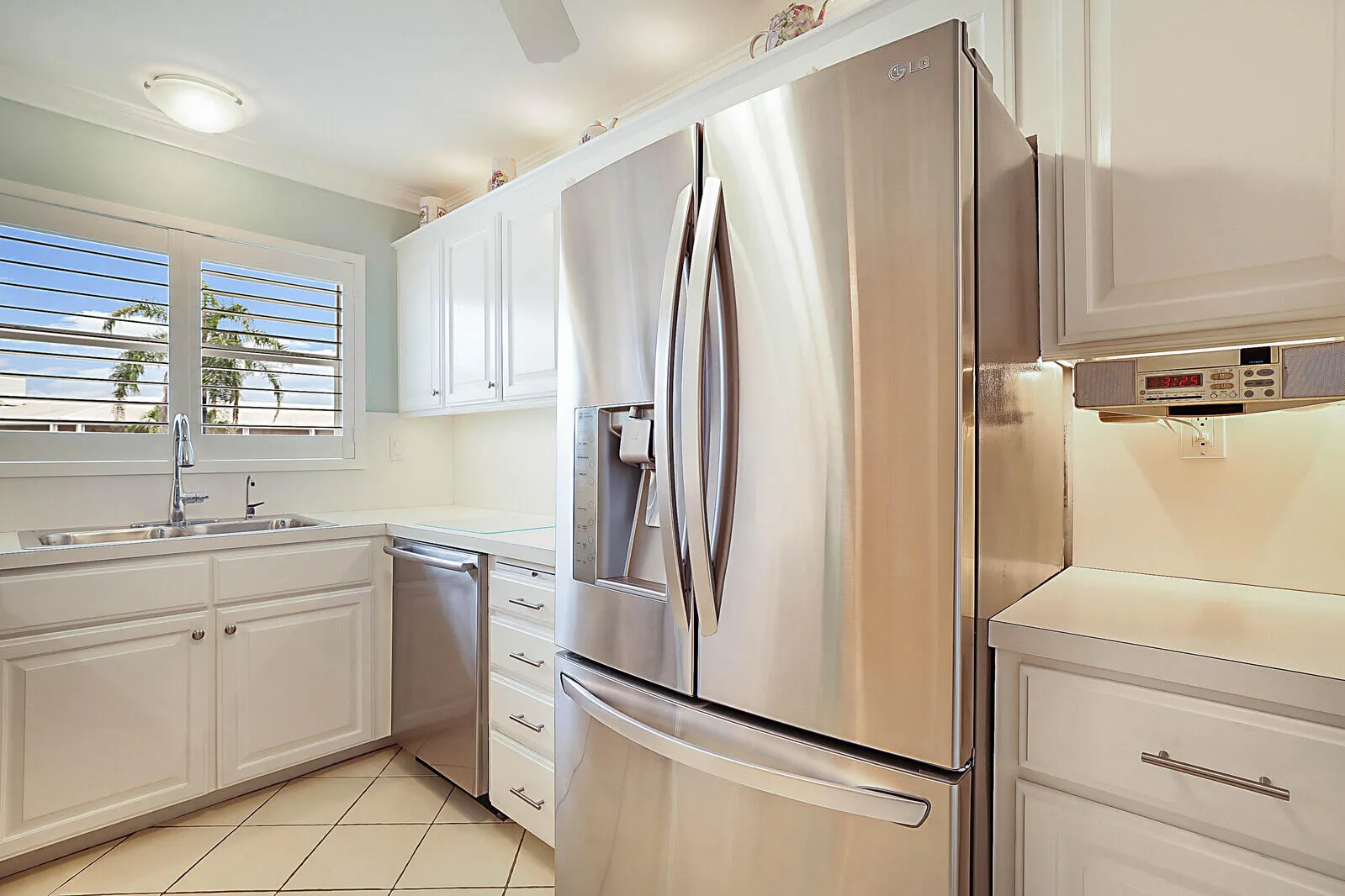 12_700_NE_Harbour_Terrace_Unit_23112_mls