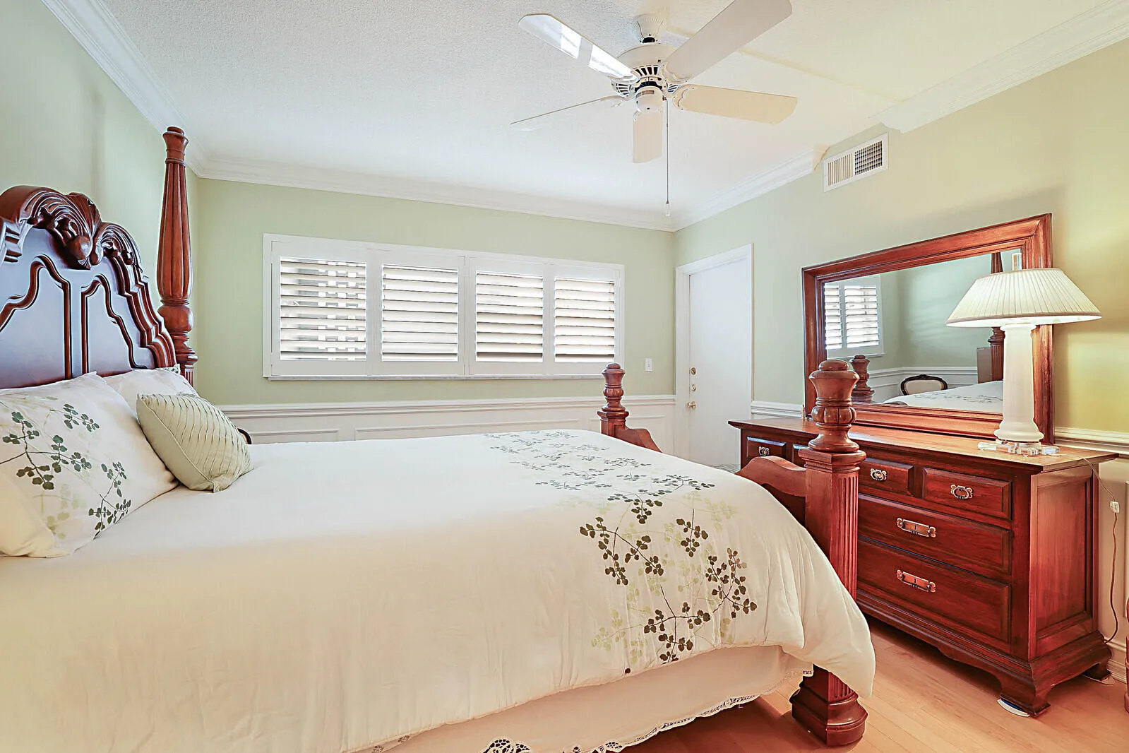 21_700_NE_Harbour_Terrace_Unit_23121_mls