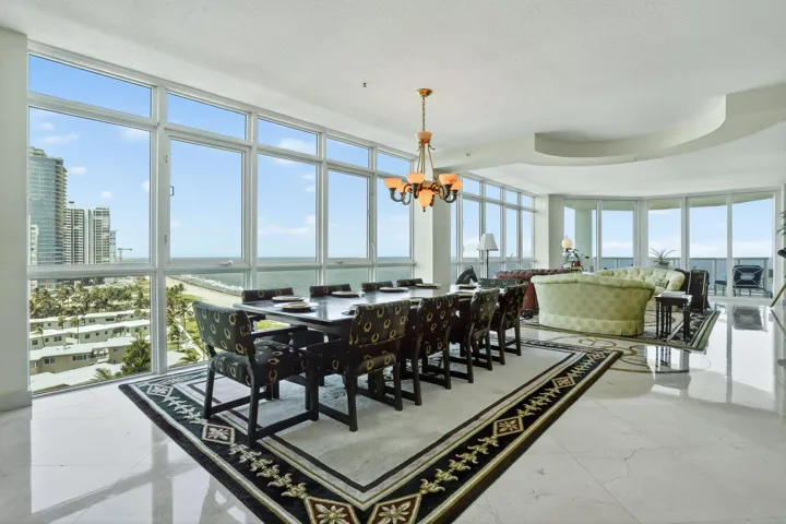 Cristelle Cay 10-A