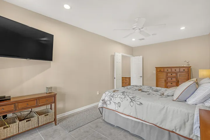 1st Floor Guest Bedroom