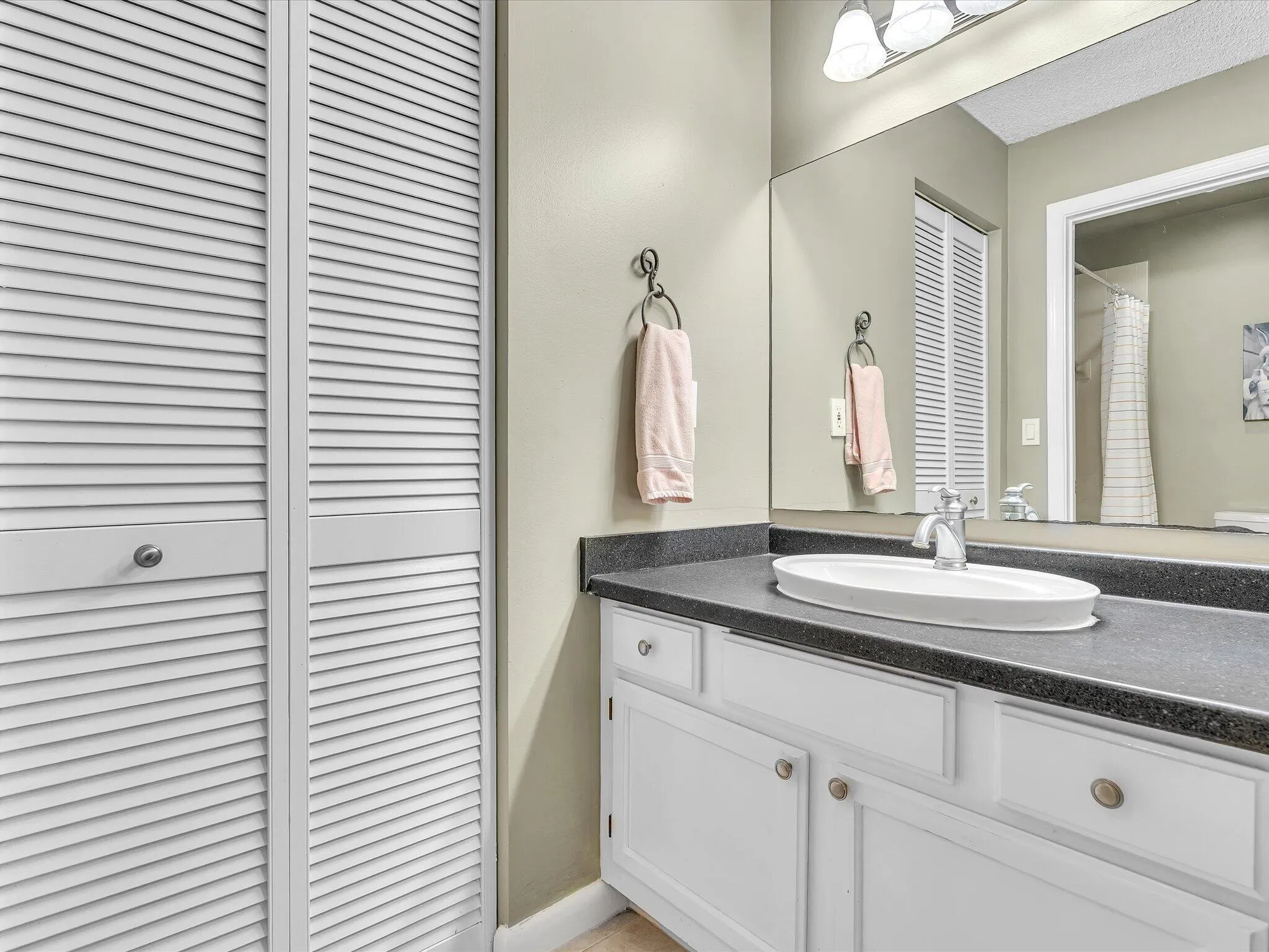 Primary bathroom, one sink