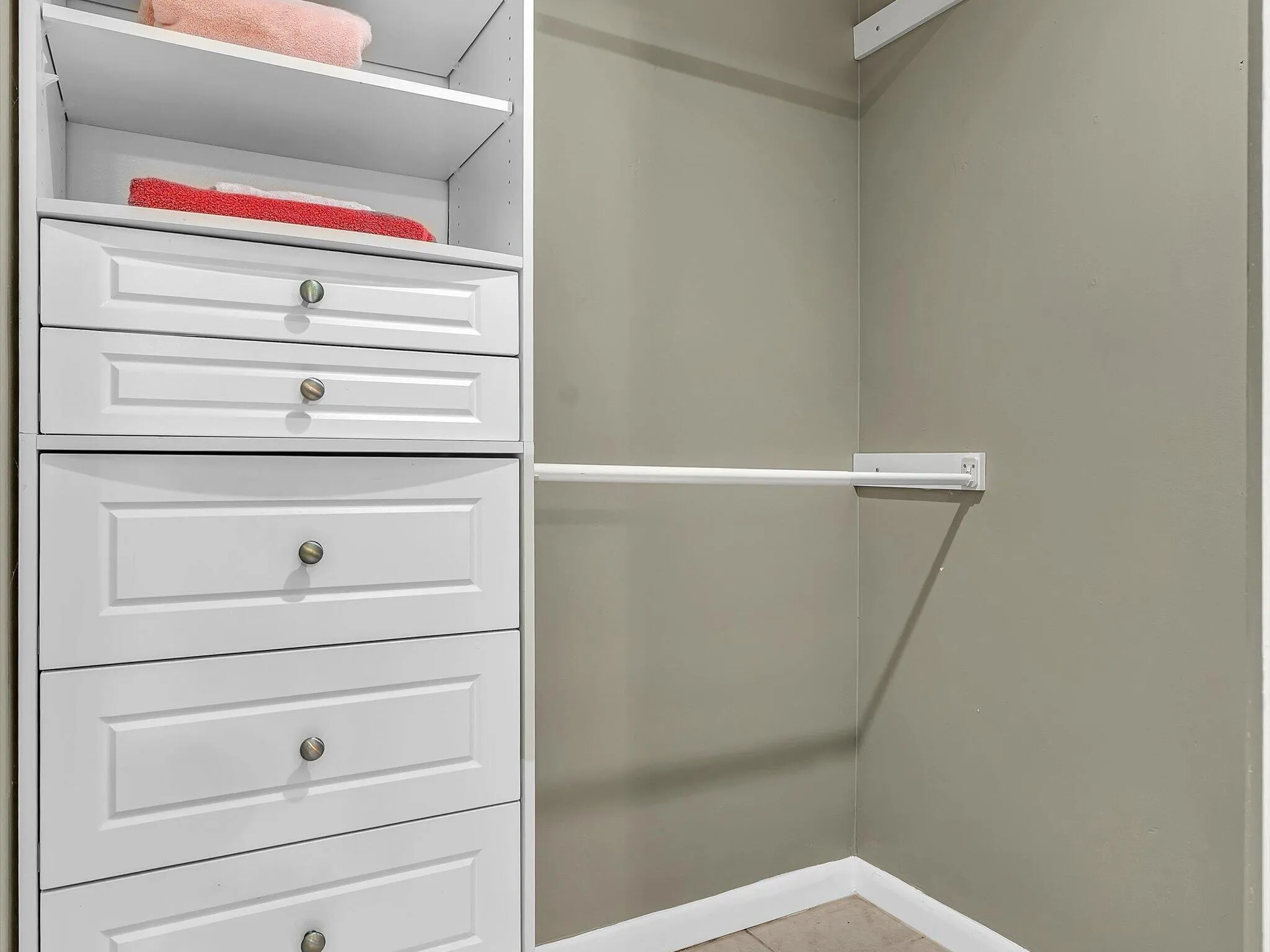 Primary walk-in close