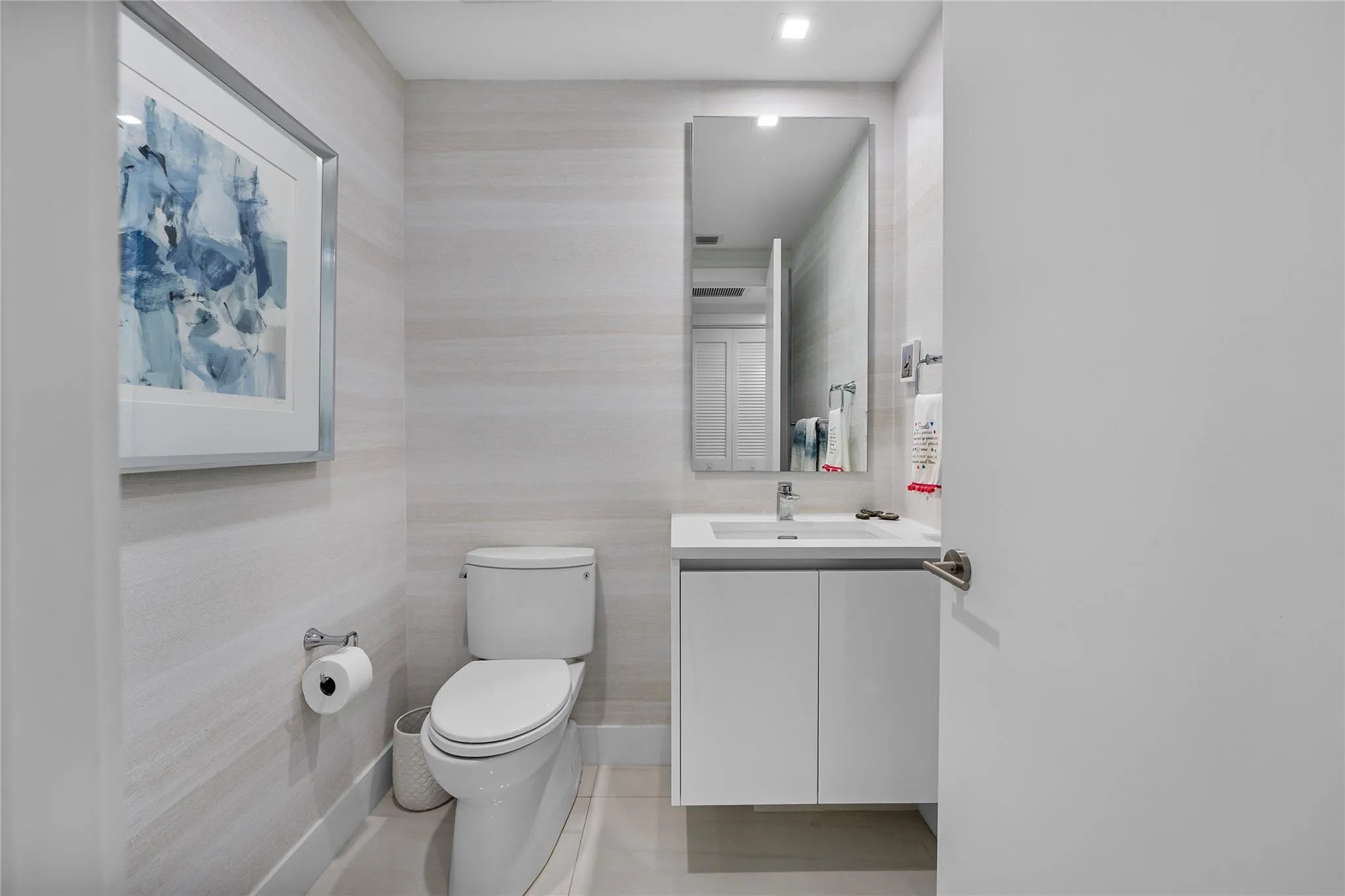 Guest 1/2 bath