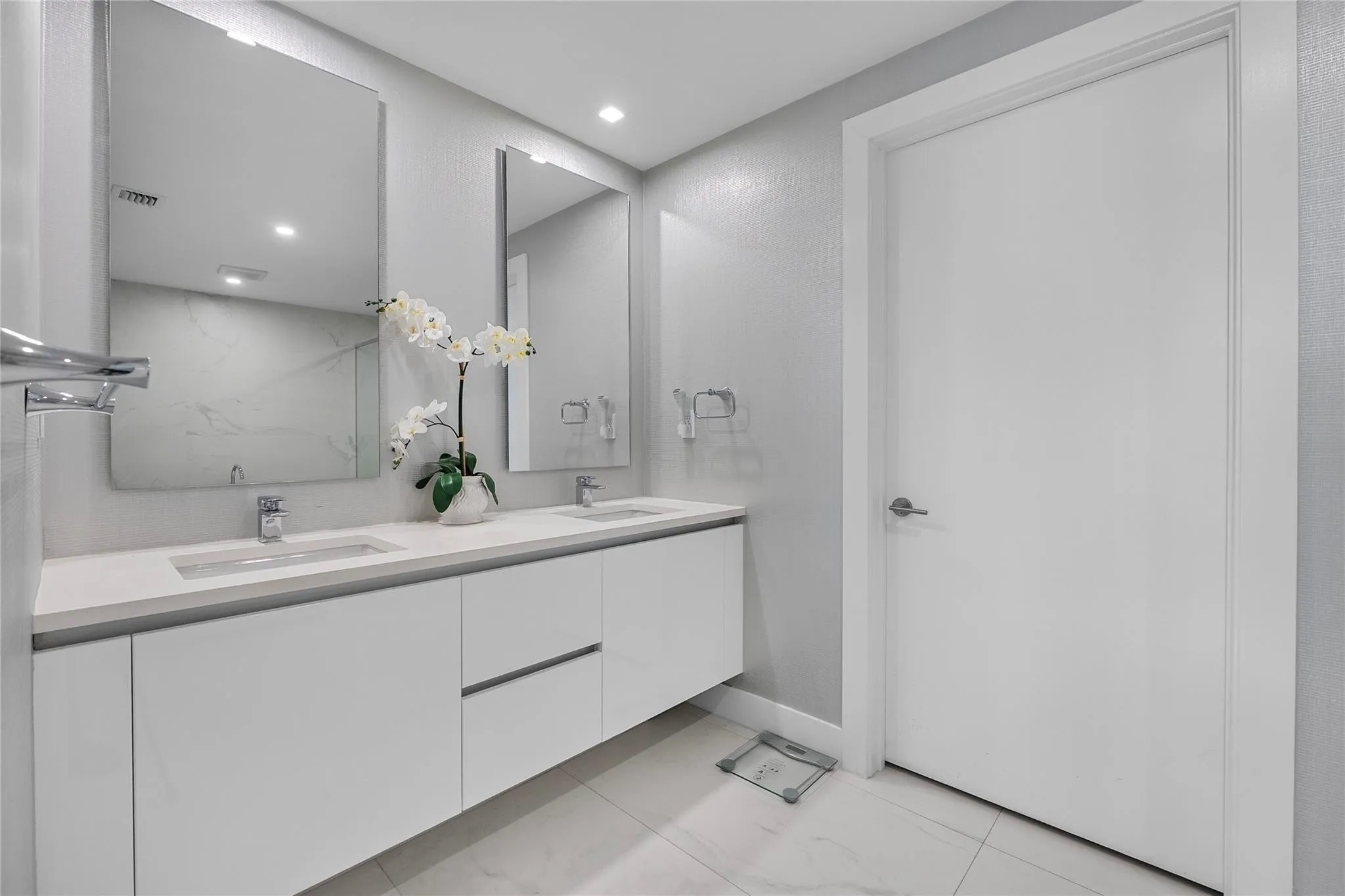 Primary Bath w/ double vanities