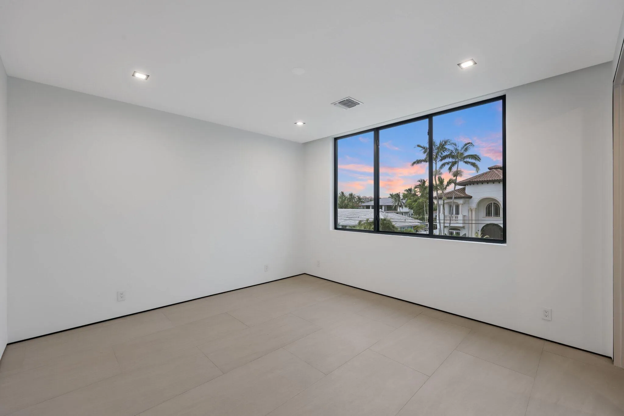2825 Northeast 27th St - 52.jpg-SMALL