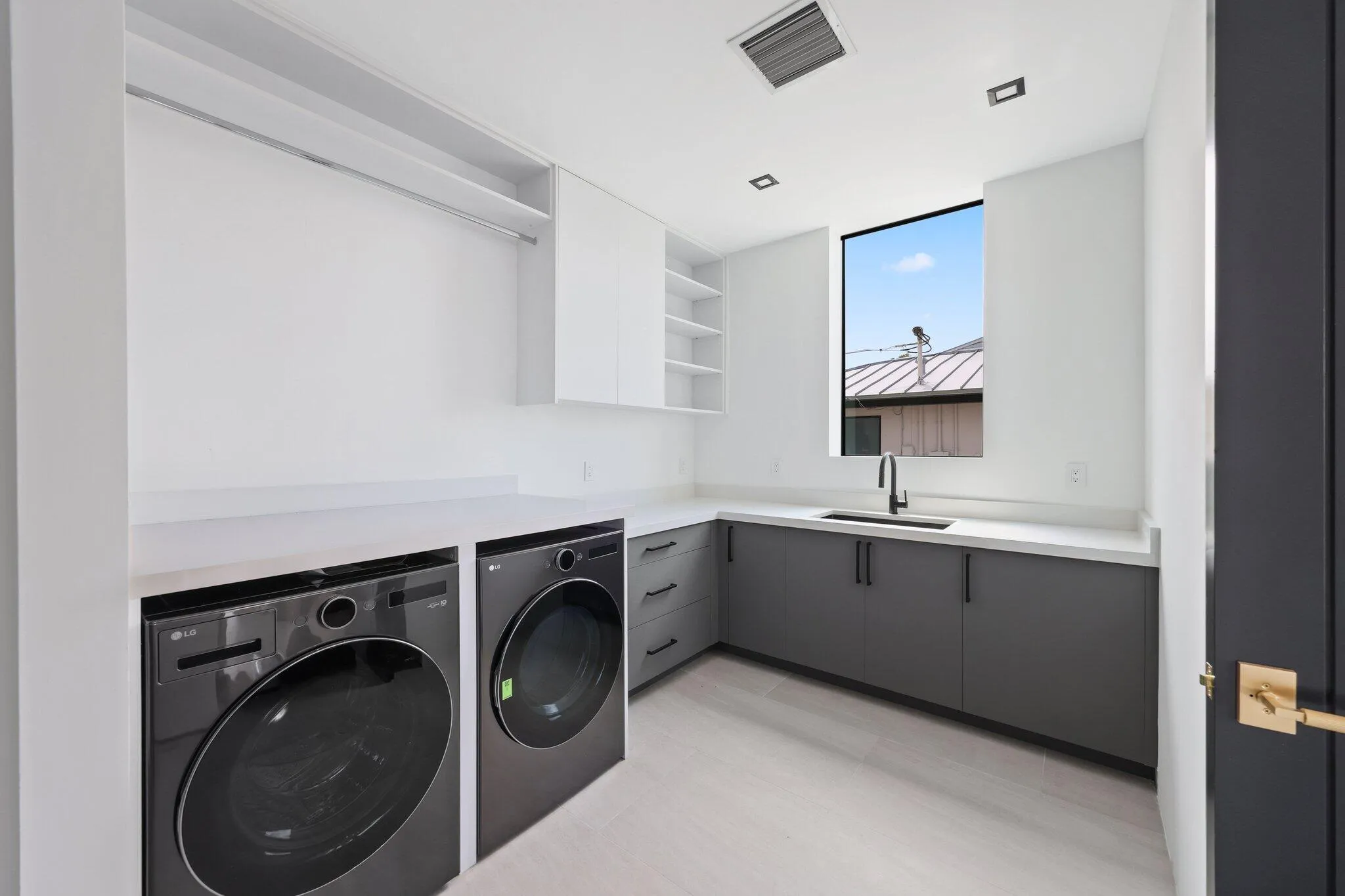 2825 Northeast 27th St - 50.jpg-SMALL