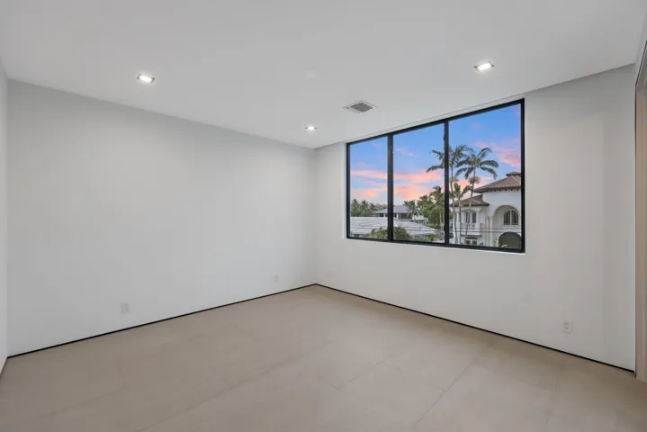2825 Northeast 27th St - 52.jpg-SMALL