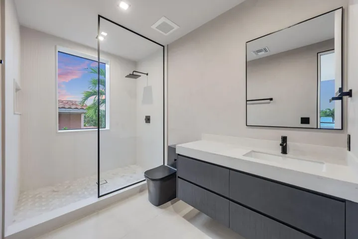2825 Northeast 27th St - 59.jpg-SMALL