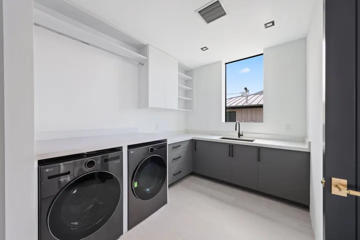 2825 Northeast 27th St - 50.jpg-SMALL