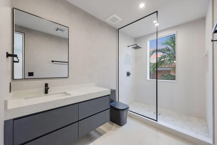 2825 Northeast 27th St - 55.jpg-SMALL