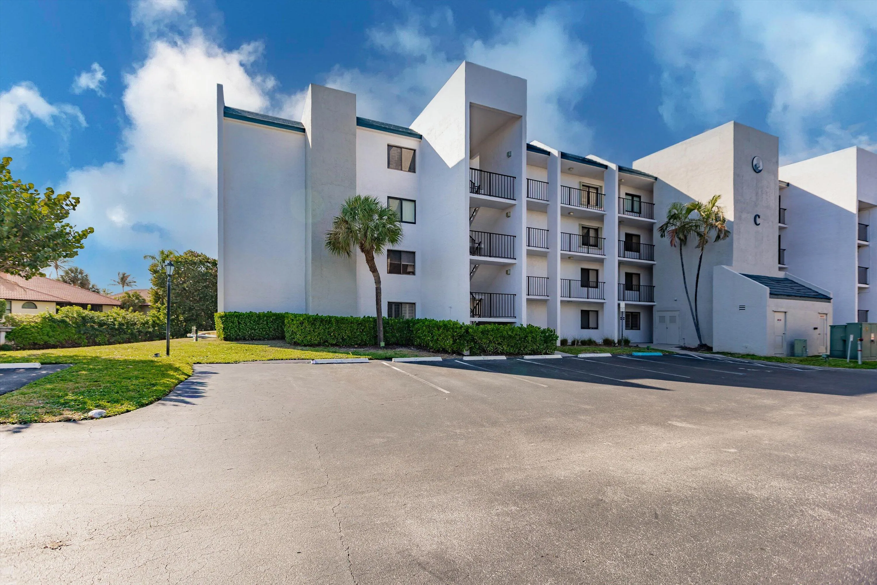 1605 US Highway 1 C104 building front