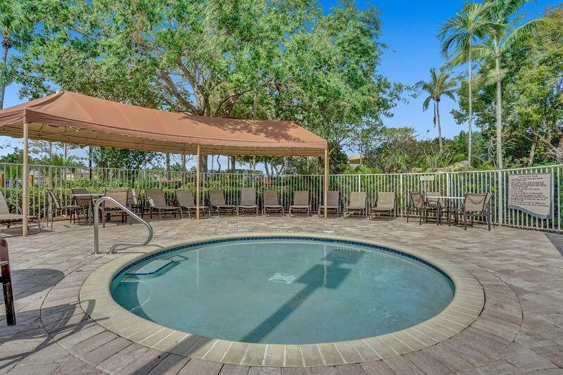 Savanna jacuzzi