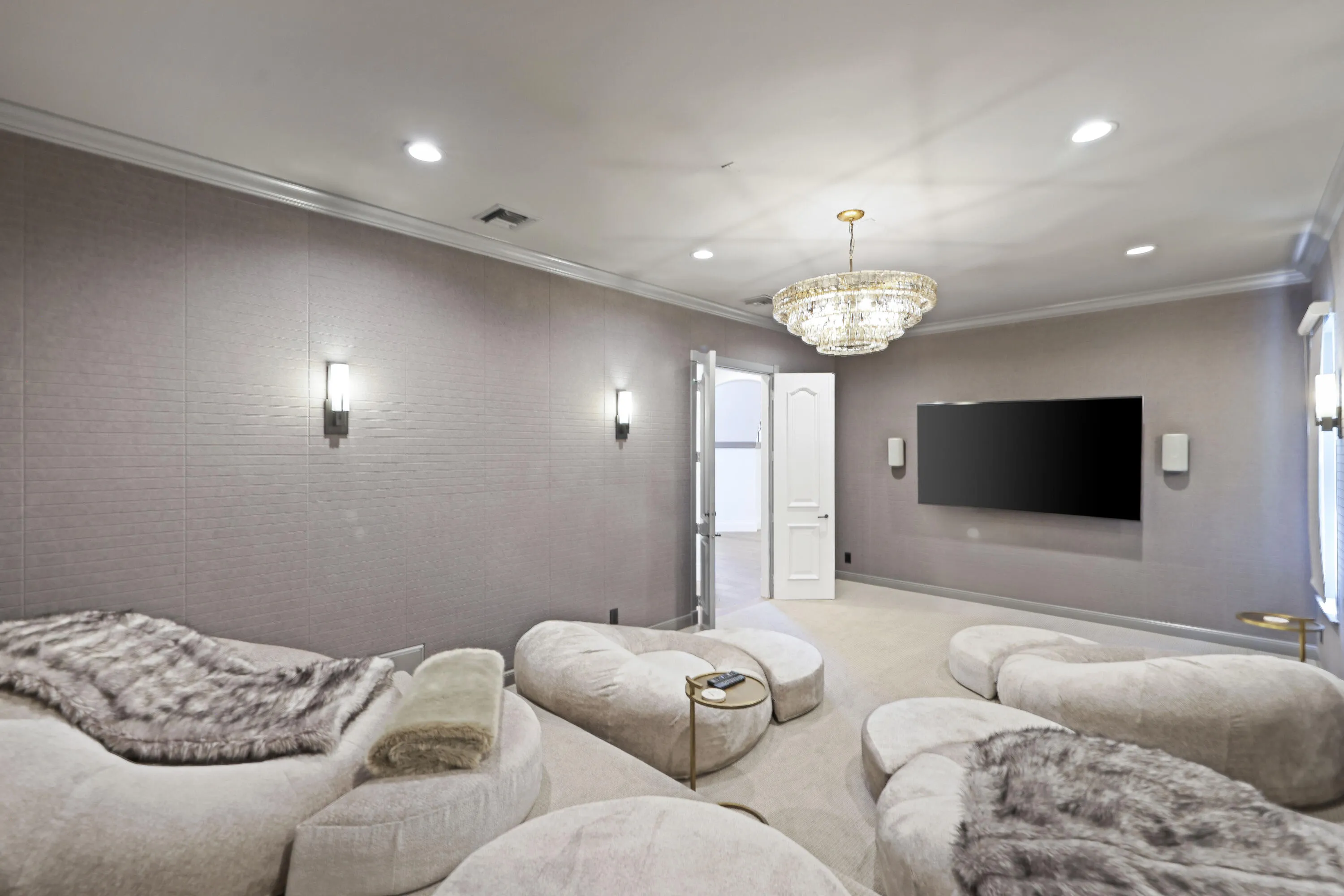 1019 Grand Court - 52.jpg-FULL