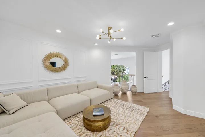 1019 Grand Court - 90.jpg-FULL