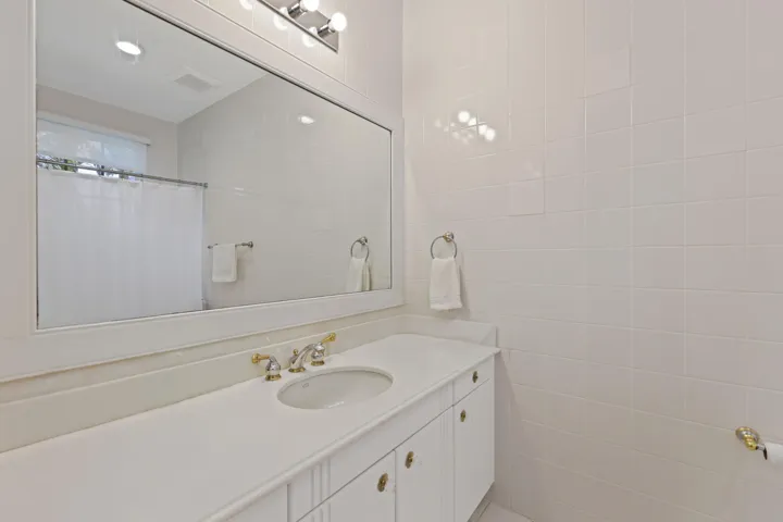 1019 Grand Court - 82.jpg-FULL