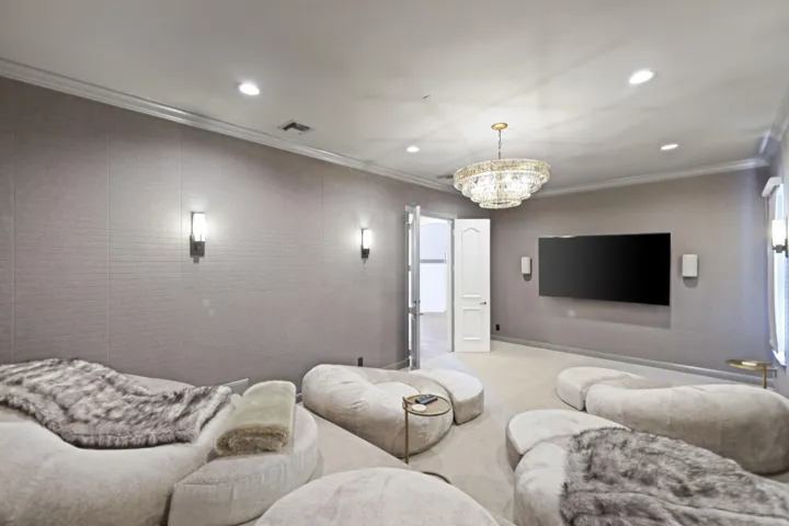 1019 Grand Court - 52.jpg-FULL