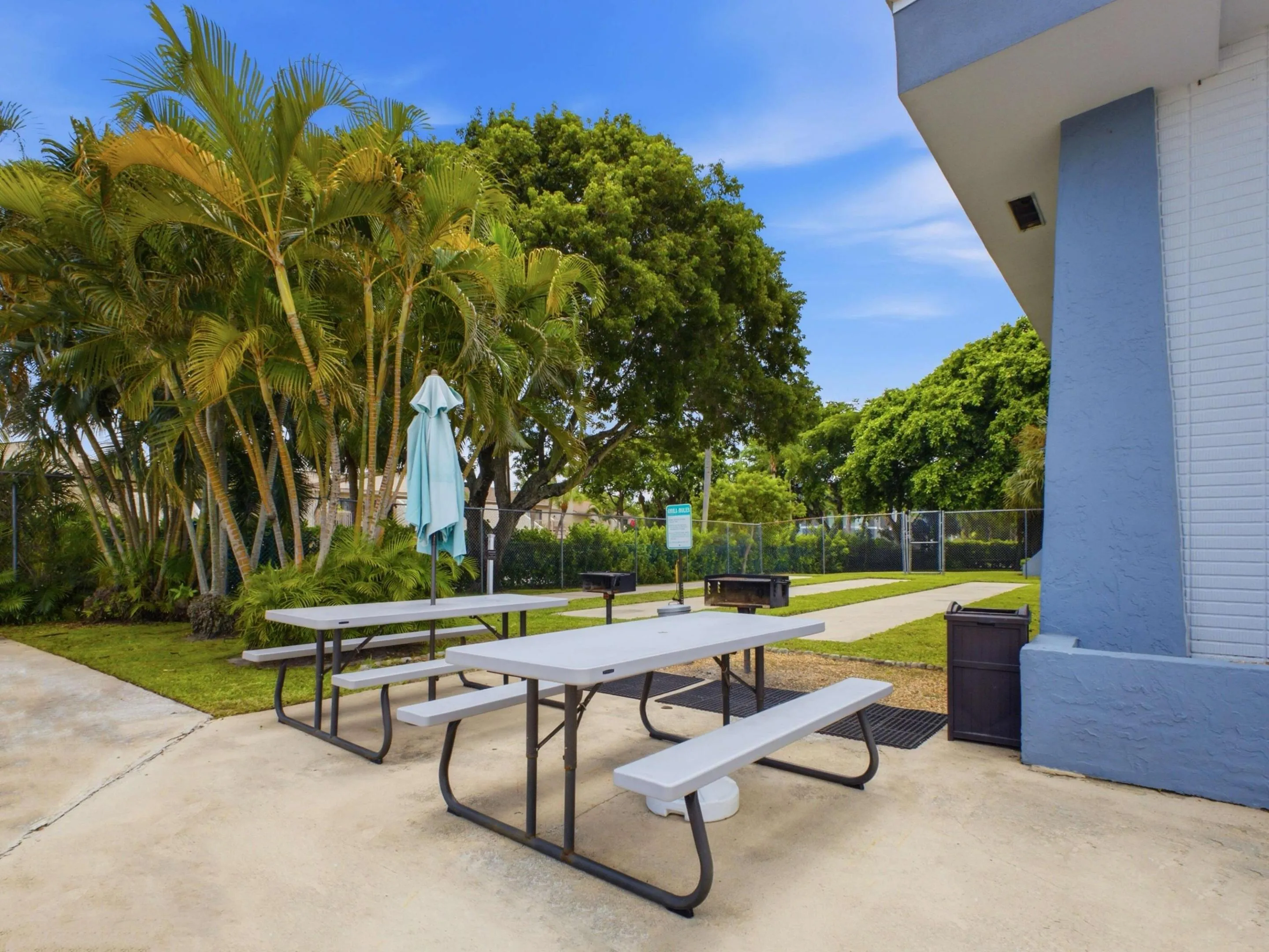 480 Executive Center Dr 1C - Grill Area