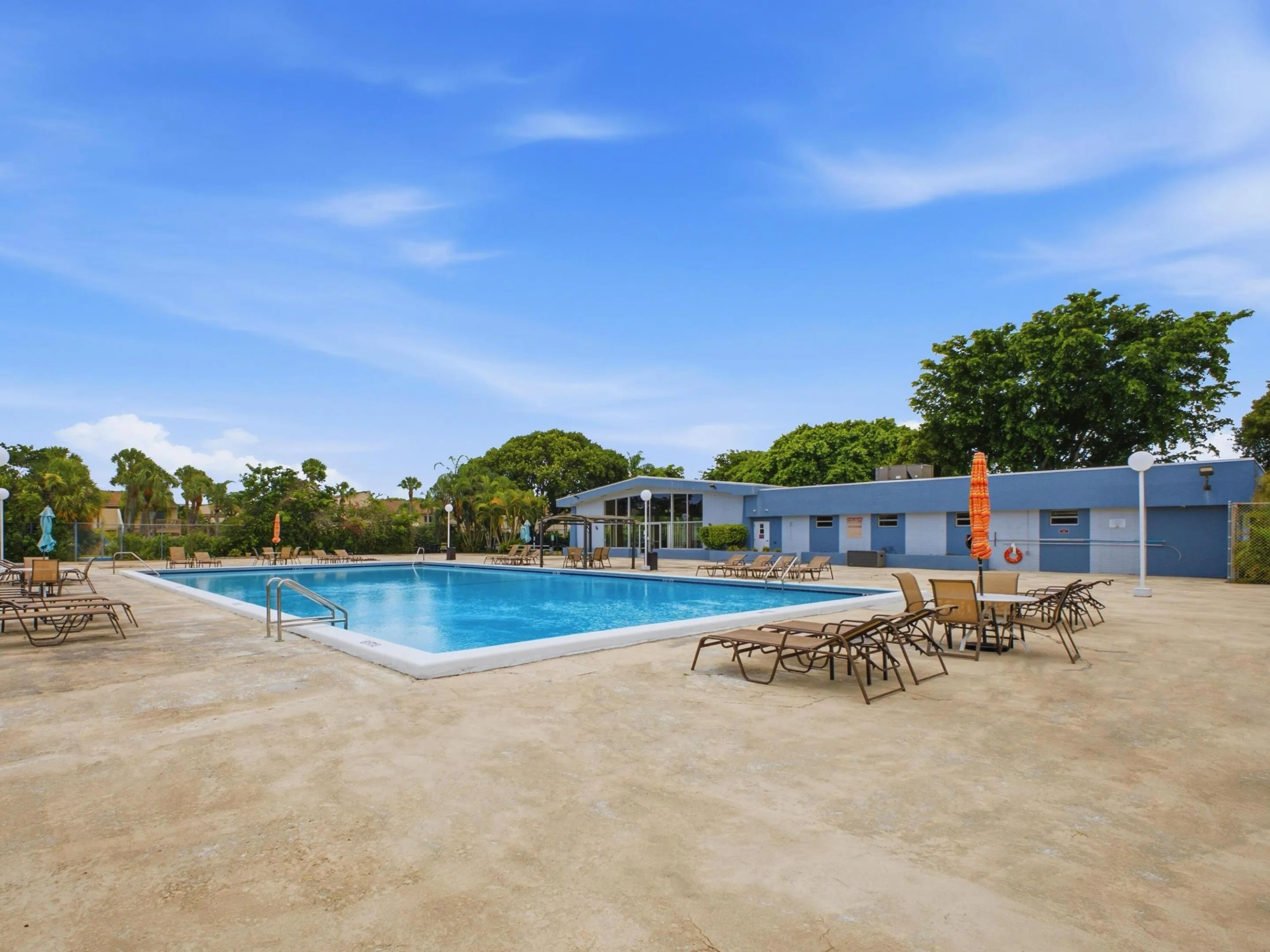480 Executive Center Dr 1C - Pool