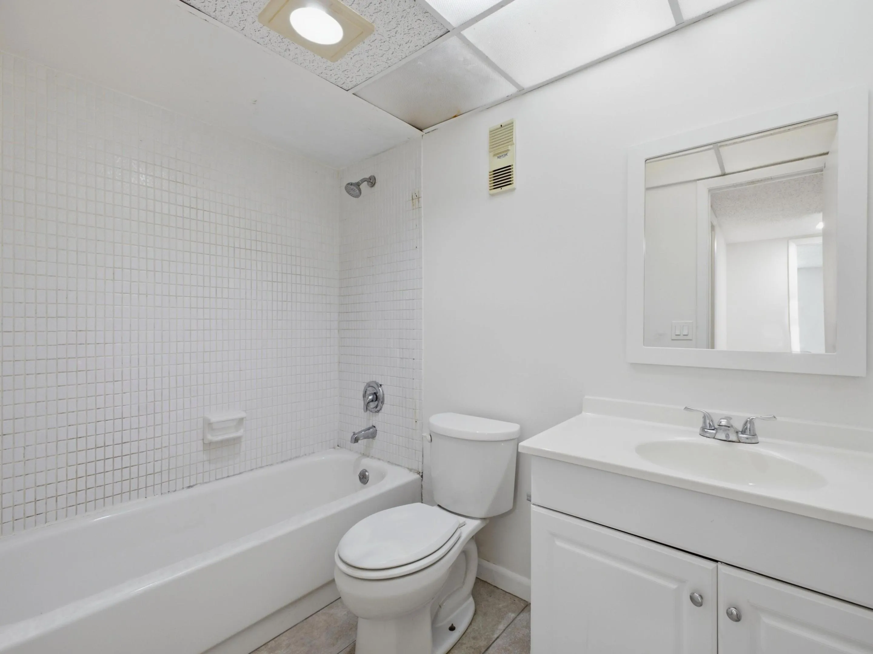 480 Executive Center Dr 1C - Bathroom