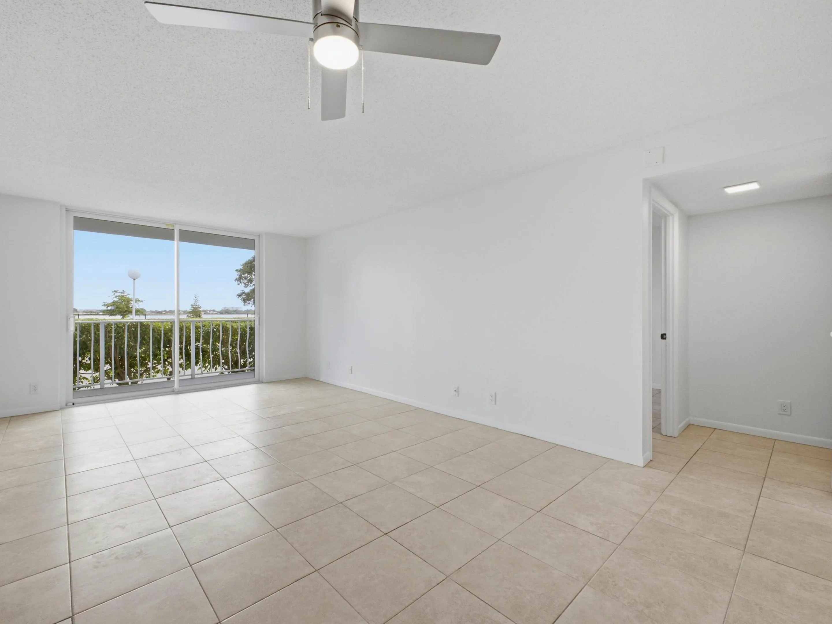 480 Executive Center Dr 1C - Living Room