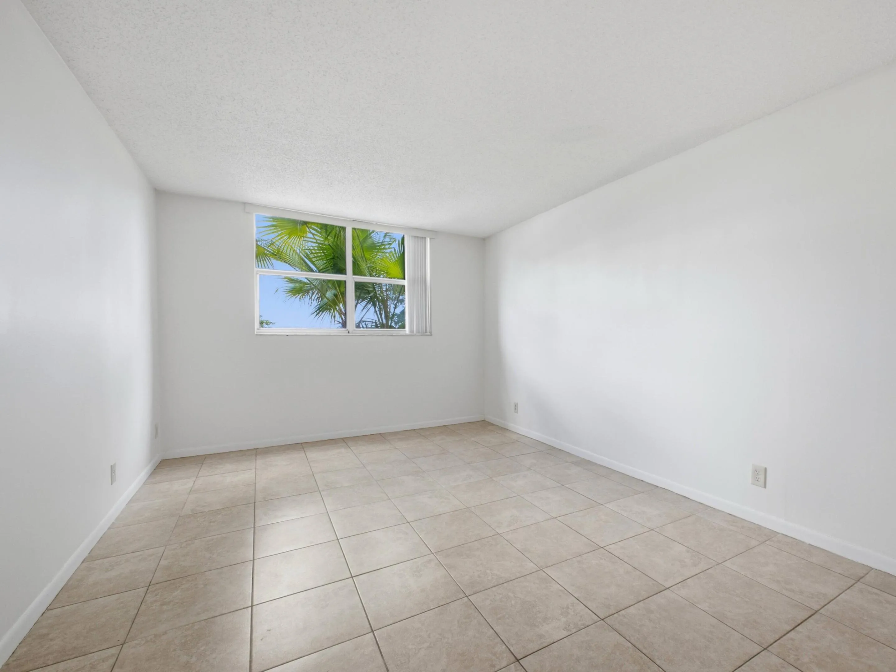 480 Executive Center Dr 1C - Bedroom