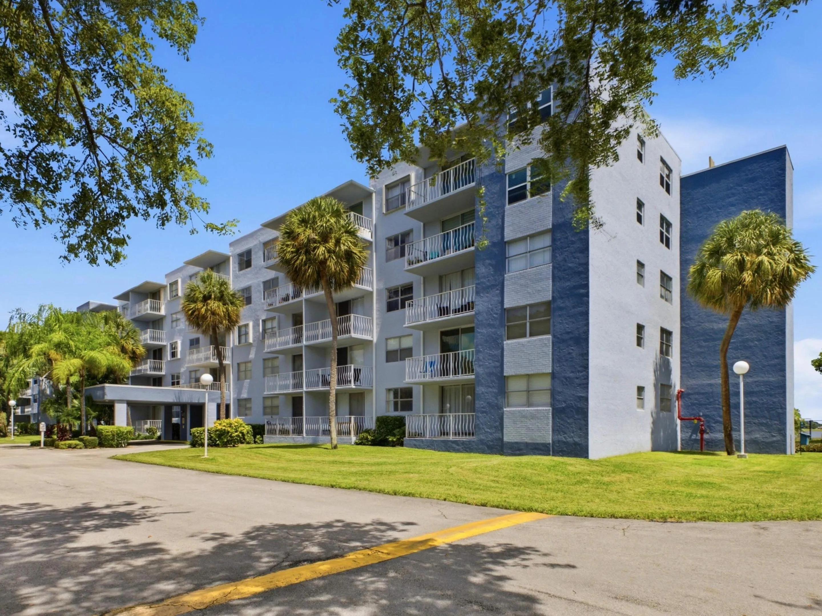 480 Executive Center Dr 1C