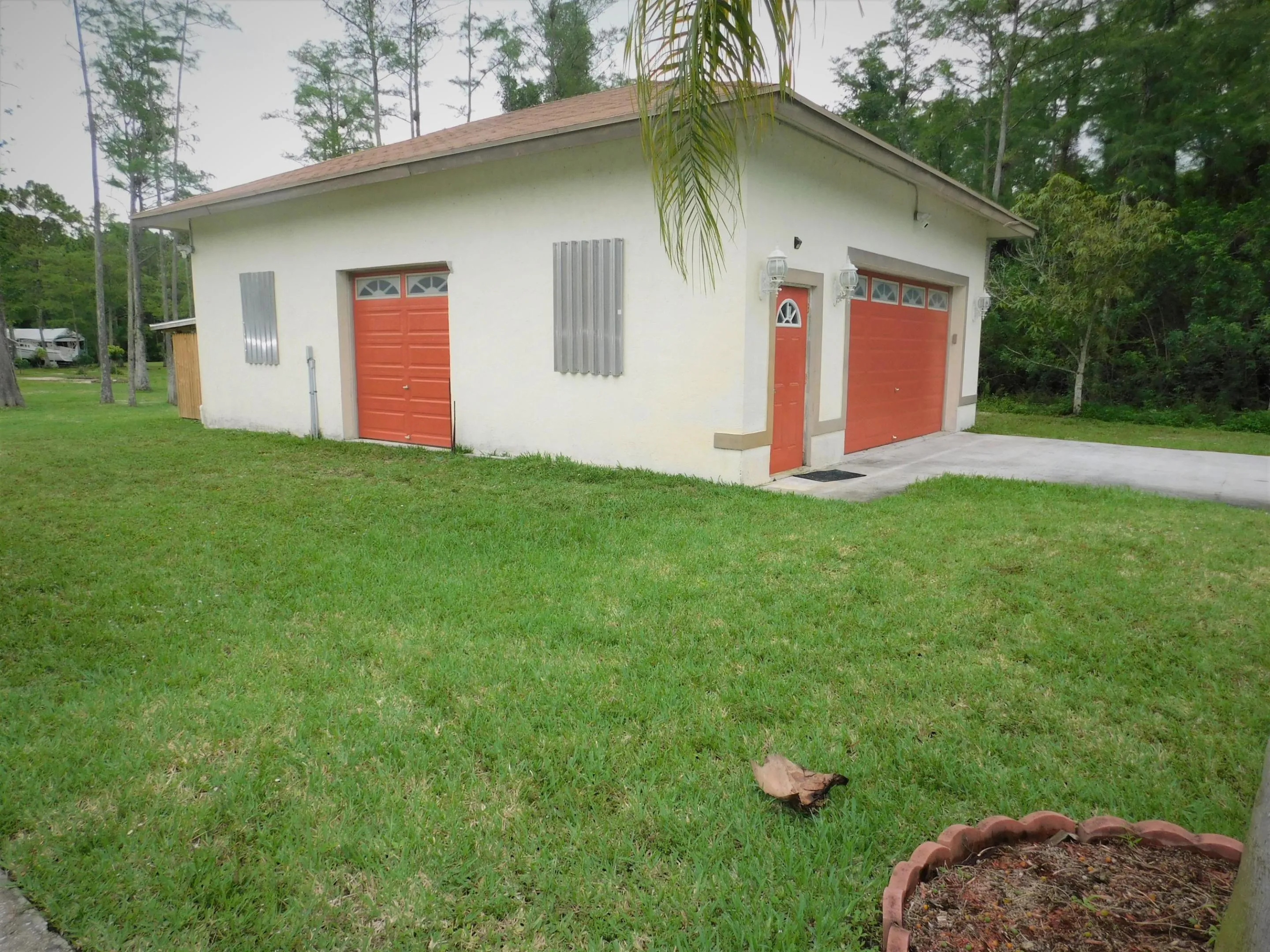 Detached Garage