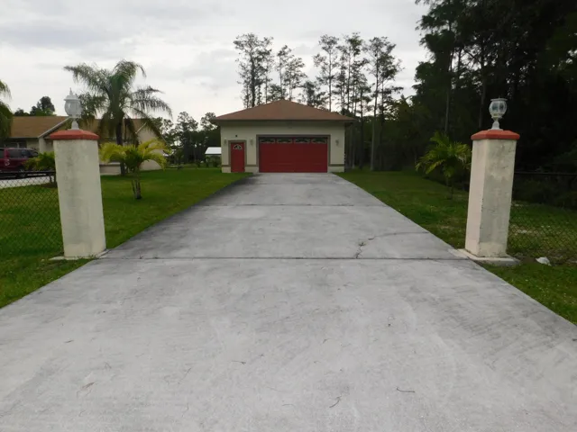 Detached Garage