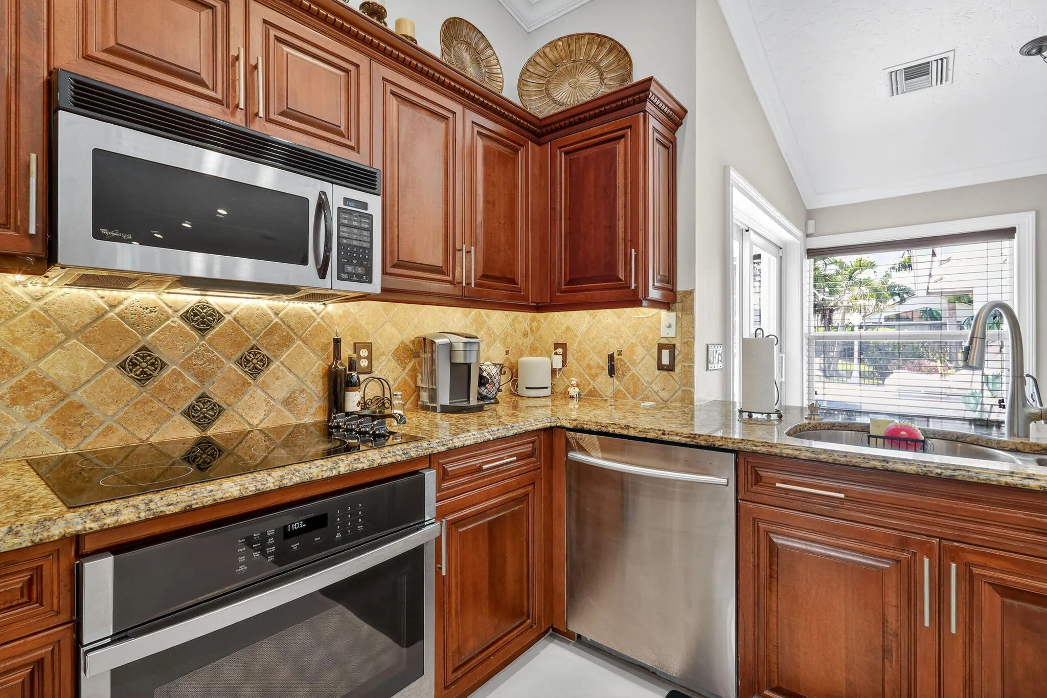 23-web-or-mls-028__82A9780