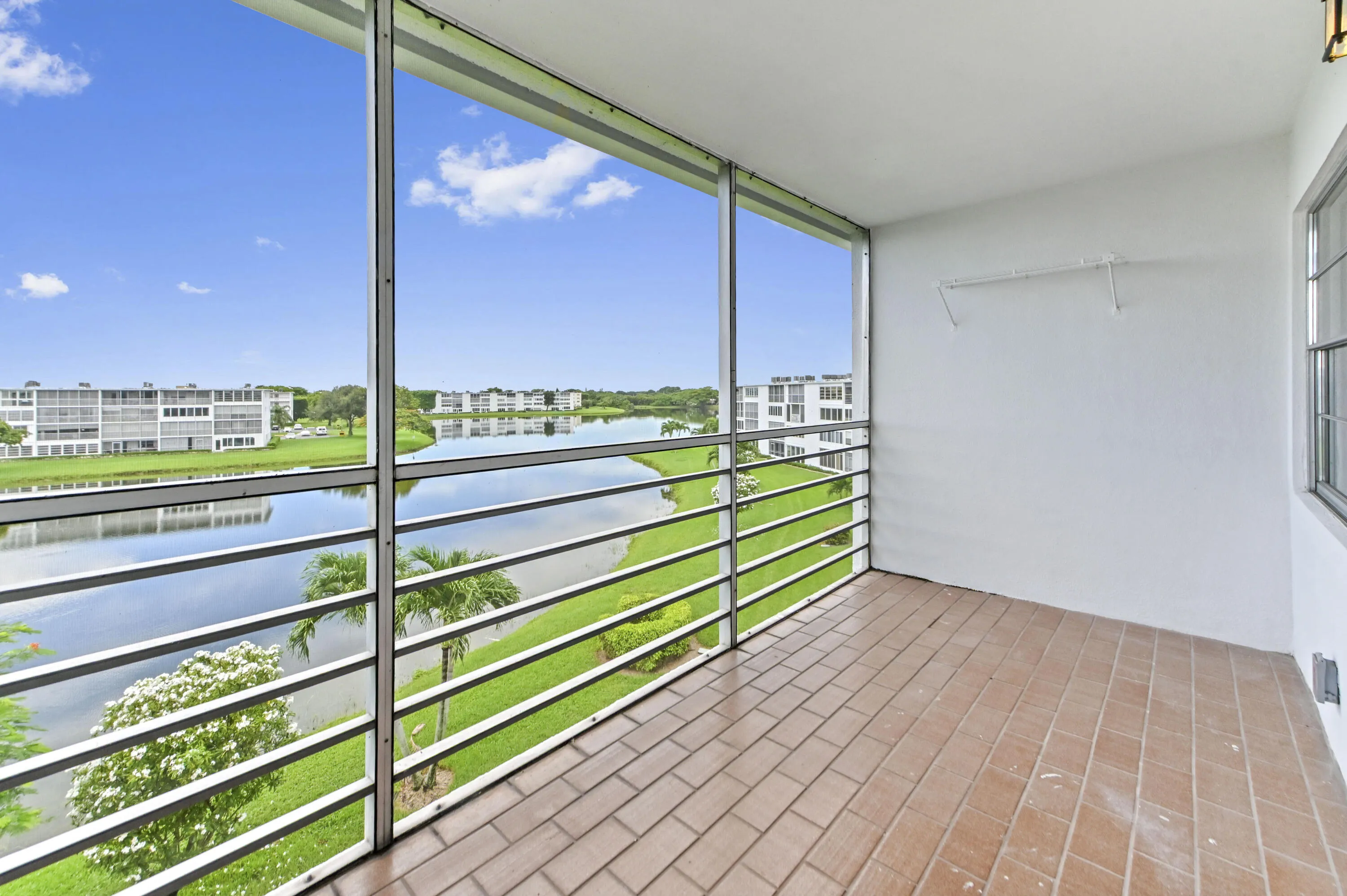 26 Balcony 02