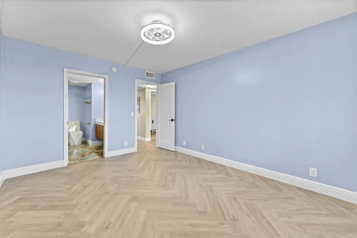 17 Bedroom 03