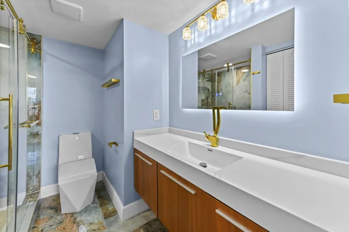 19 Bathroom 01