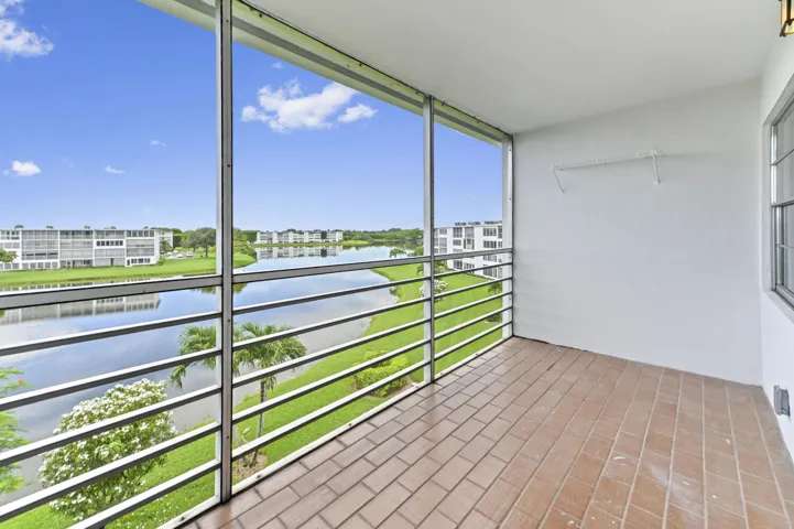 26 Balcony 02