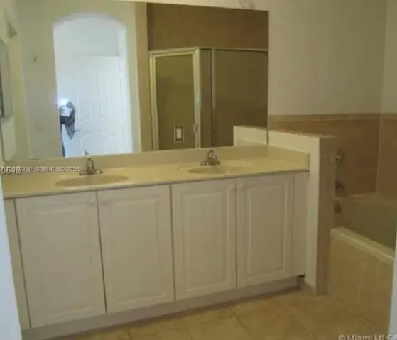 Master’s bathroom