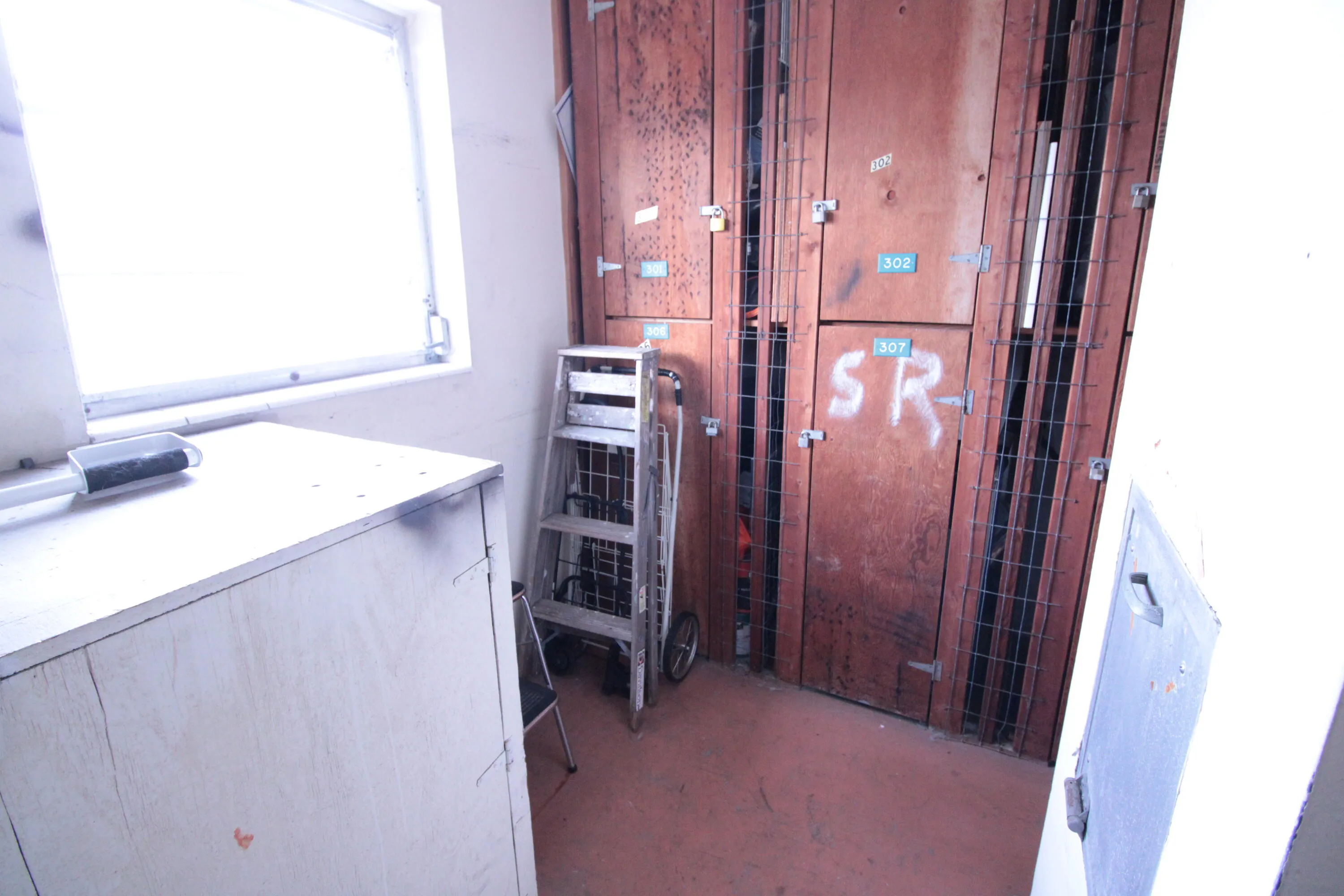 LOCKER STORAGE SAME FLOOR