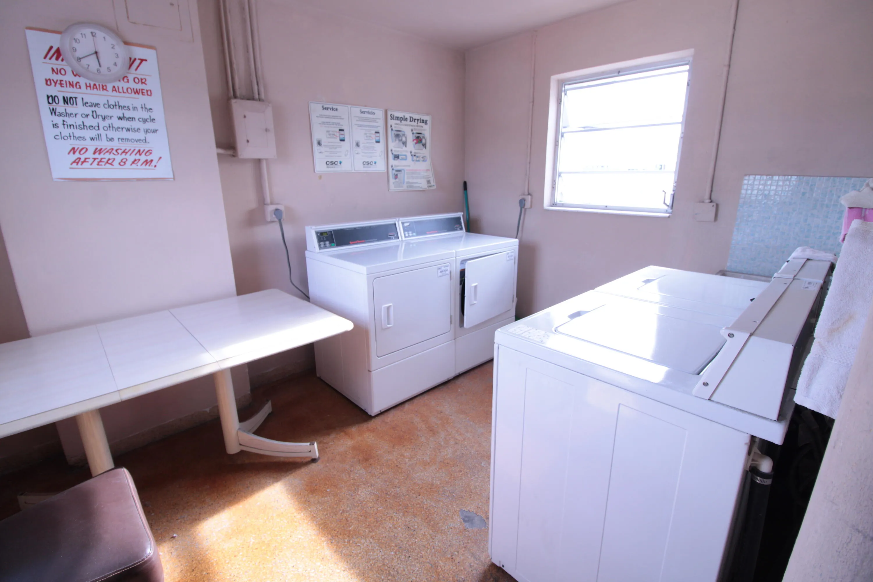 LAUNDRY SAME FLOOR