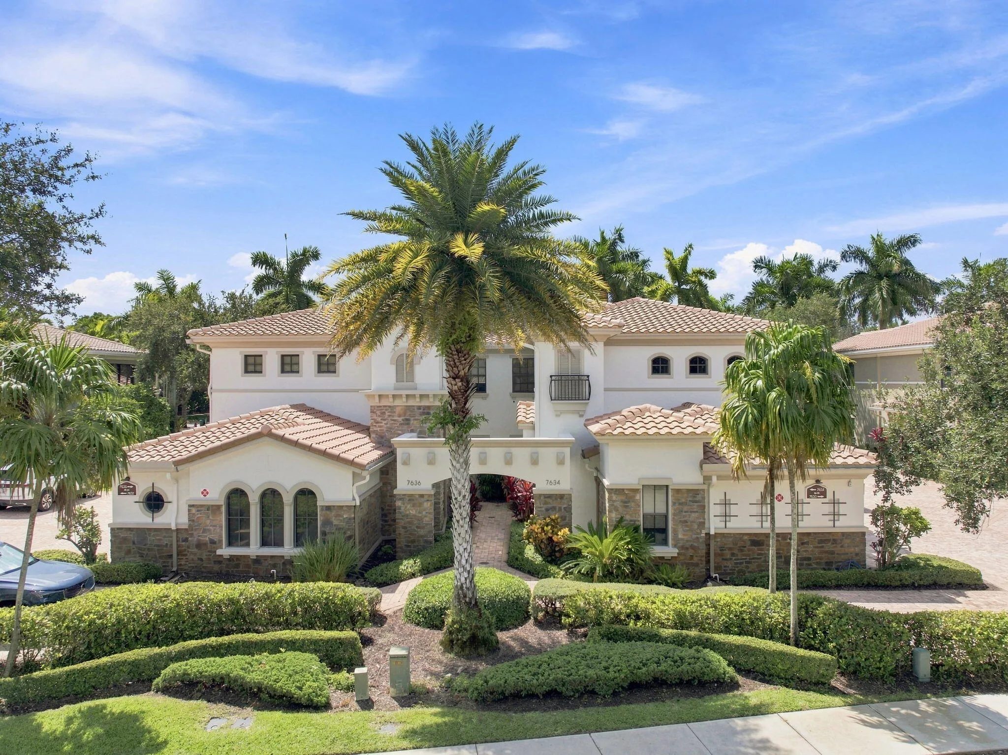 3-web-or-mls-7634-old-thyme-ct