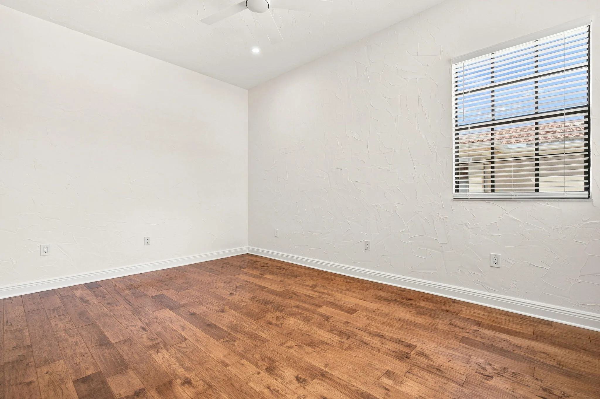 22-web-or-mls-7634-old-thyme-ct