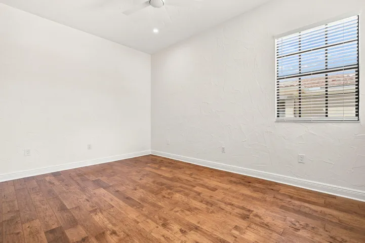 22-web-or-mls-7634-old-thyme-ct