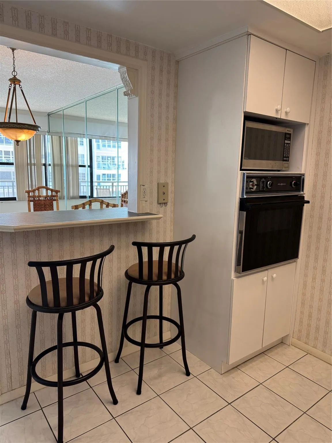 Built-in microwave and oven combination