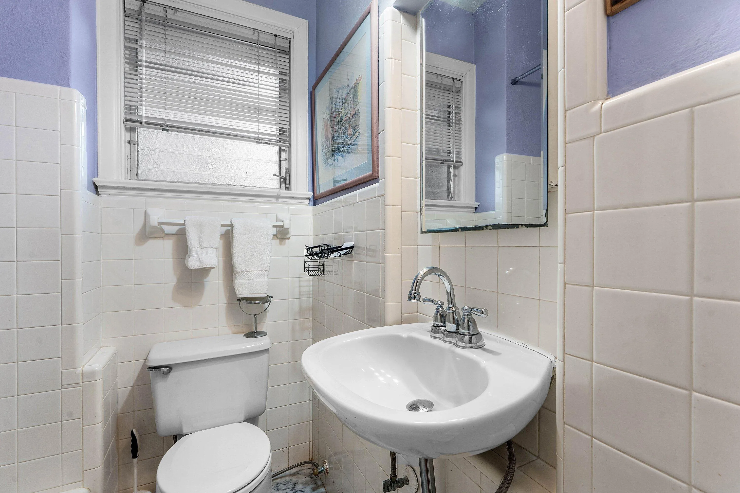 025 Guest bathroom