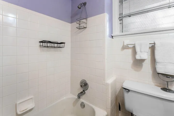 026 Guest bathroom