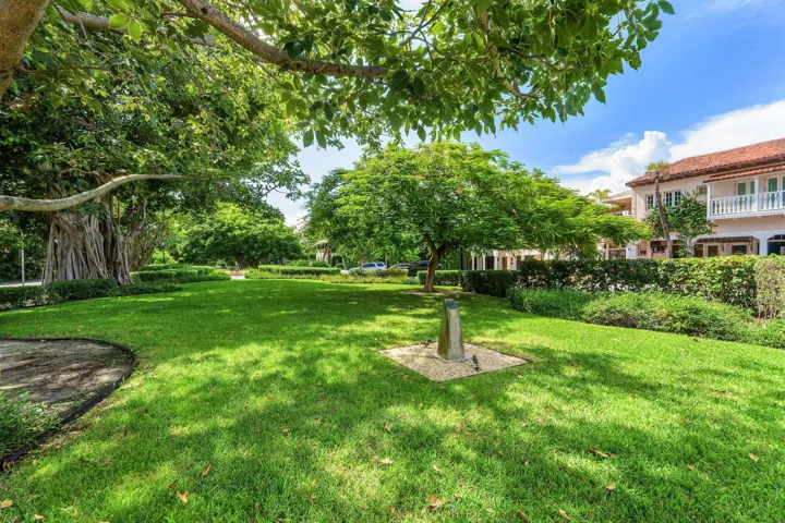 031 Phipps Plaza park
