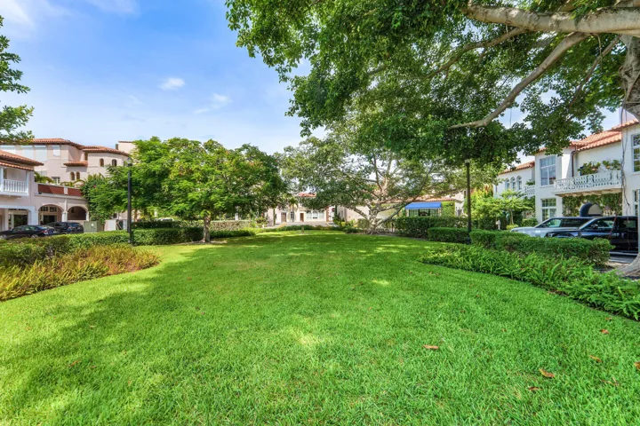 030 Phipps Plaza park