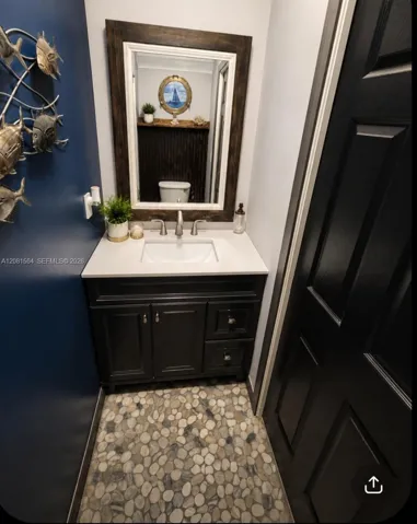 1/2 bath downstairs