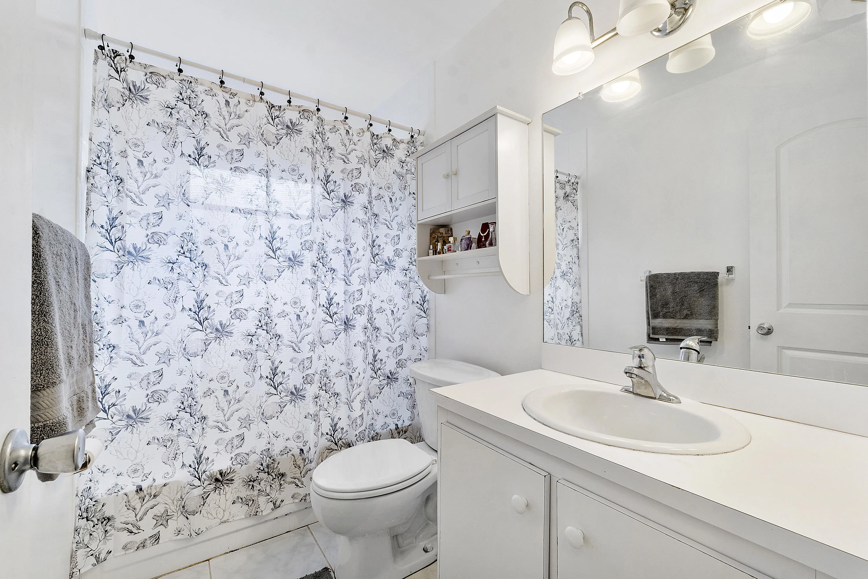 2nd bathroom