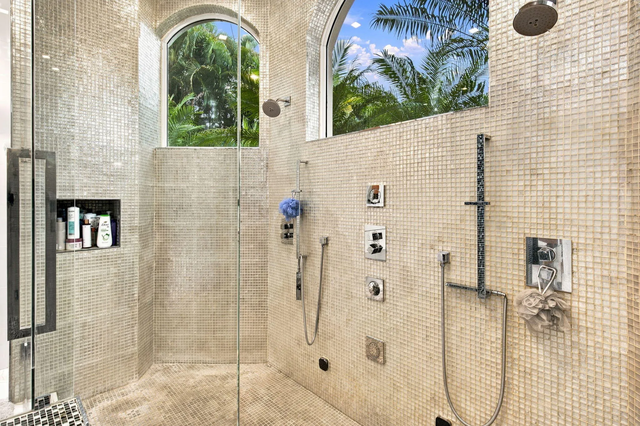 Master Bathroom (4)