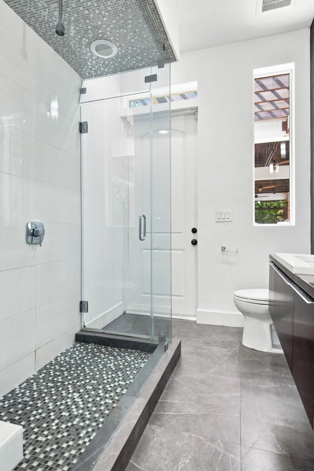 Guest Bath-Steam (2)